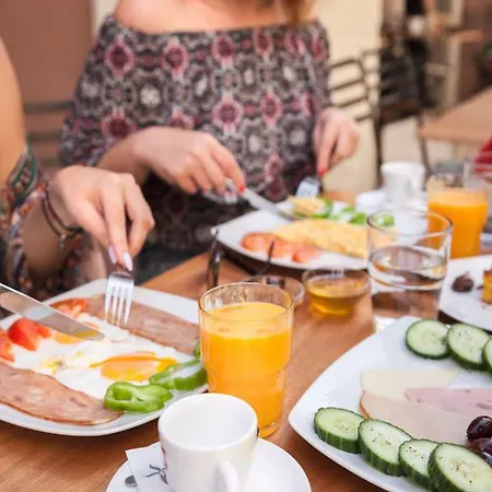 Consolato Boutique Pensión 4*