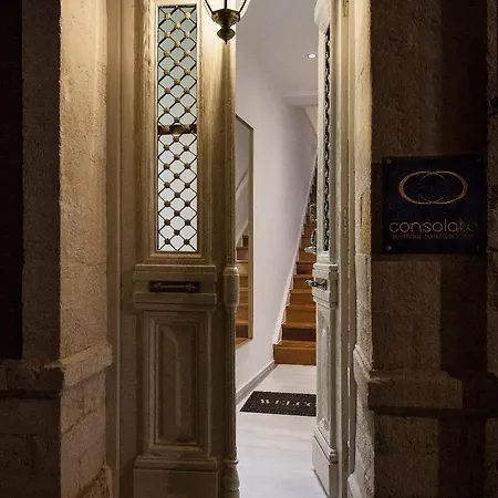Konukevi Consolato Boutique 4*