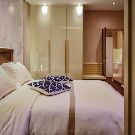 Πανσιόν Consolato Boutique 4*