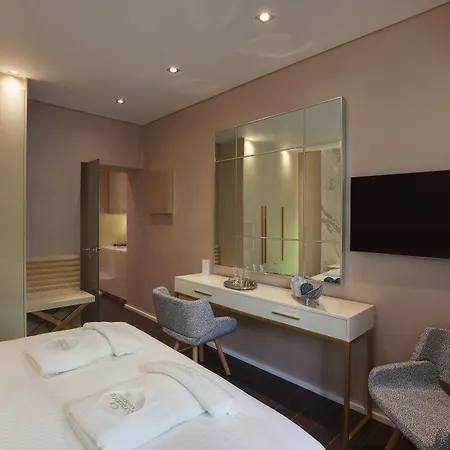 Πανσιόν Consolato Boutique 4*