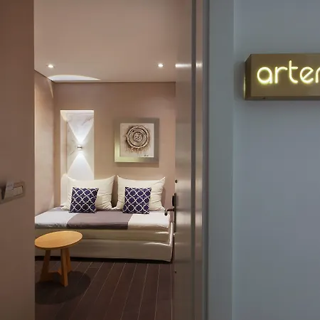 Πανσιόν Consolato Boutique 4*