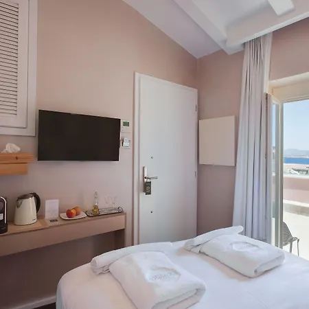 Πανσιόν Consolato Boutique 4*