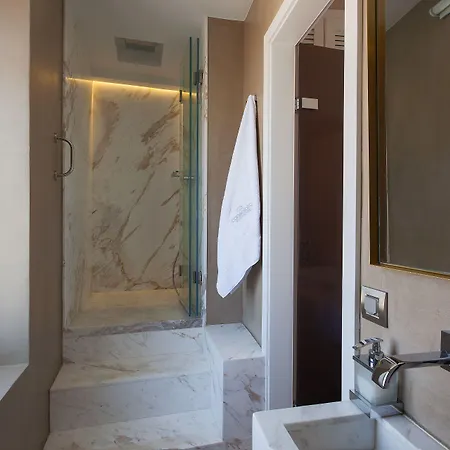 Consolato Boutique Πανσιόν