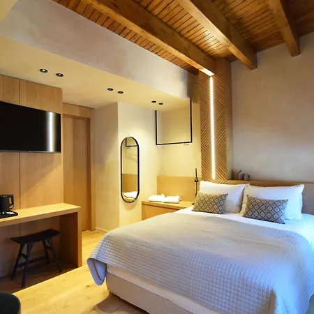 Πανσιόν Consolato Boutique 4*