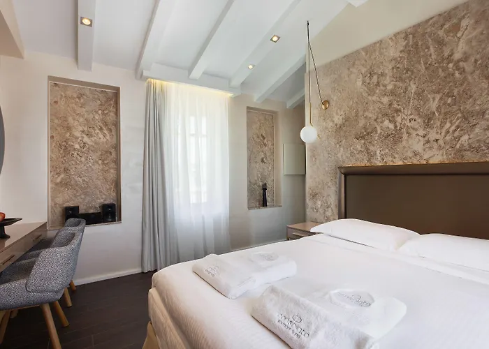 Consolato Boutique 4* ハニア